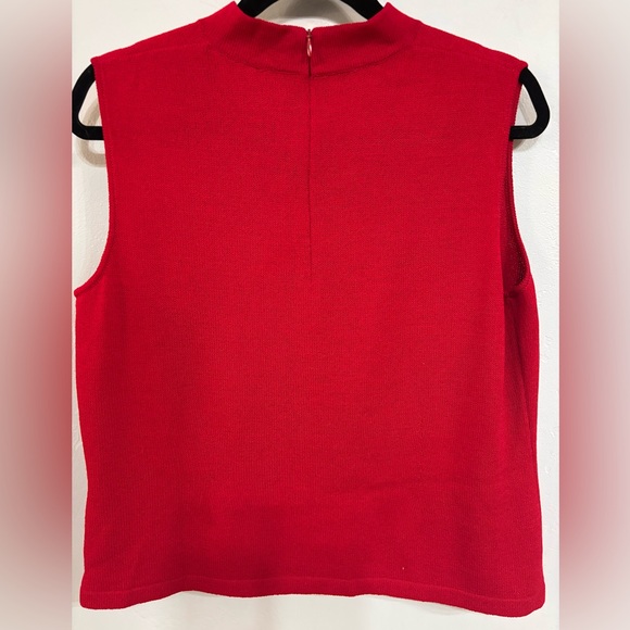 St. John Vibrant Cranberry Red Sleeveless Mock Neck Knit Top - Sz M EUC - Picture 9 of 11
